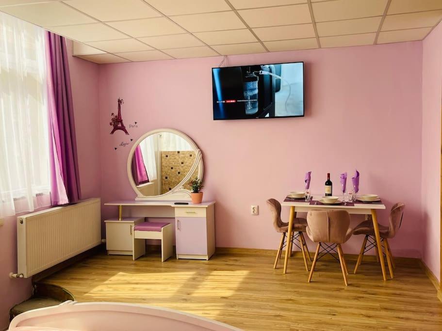 Lavender Luxury Apartment Oradea Exterior foto