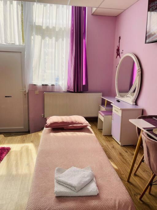 Lavender Luxury Apartment Oradea Exterior foto