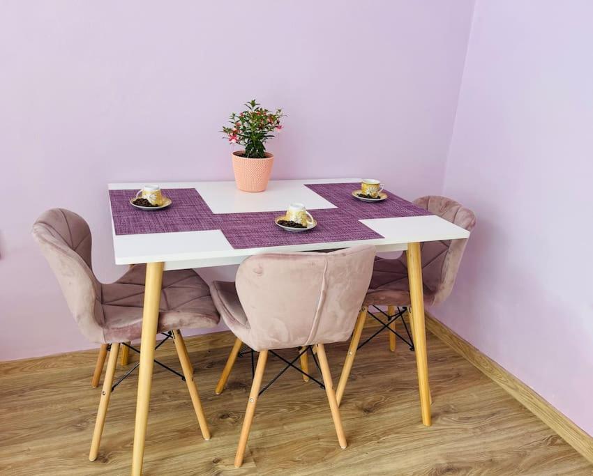 Lavender Luxury Apartment Oradea Exterior foto